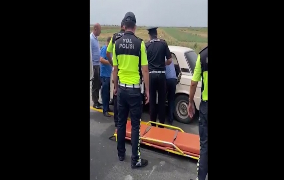 Biləsuvarda yol polisləri səhhəti pisləşən sürücüyə kömək ediblər VİDEO