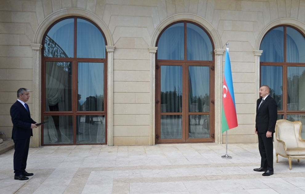 Präsident Ilham Aliyev empfängt neu ernannten usbekischen Botschafter VIDEO