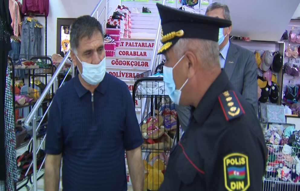 Sumqayıtda polislər ictimai iaşə müəssisələrində qaydaları pozan şəxslərə qarşı reydlər keçirib VİDEO