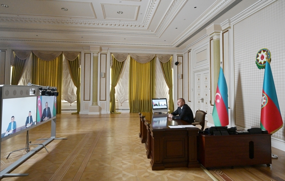 Le président Ilham Aliyev s’entretient par visioconférence avec Faïg Gurbetov et Elmir Baghirov à la suite de leur nomination à la tête des autorités exécutives de Bilessouvar et Saatly VIDEO