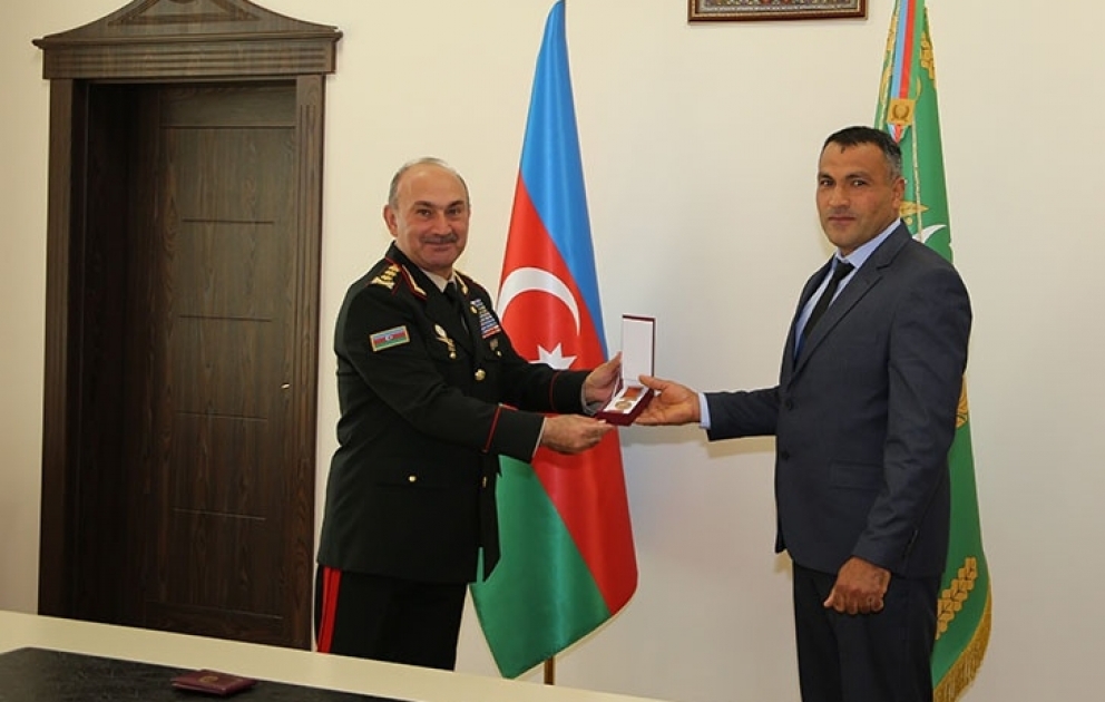 Keçmiş döyüşçüyə “Hərbi xidmətlərə görə” medalı təqdim edilib VİDEO