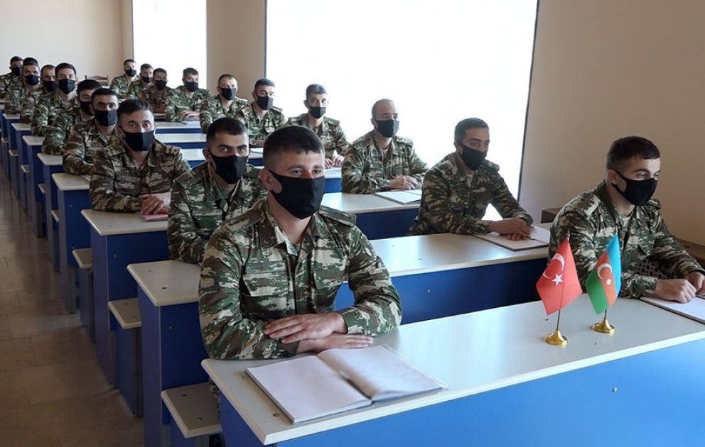 Naxçıvanda keçirilən təlimlərdə iki qardaş ölkənin bölmə komandirləri arasında təcrübə mübadiləsi aparılır VİDEO