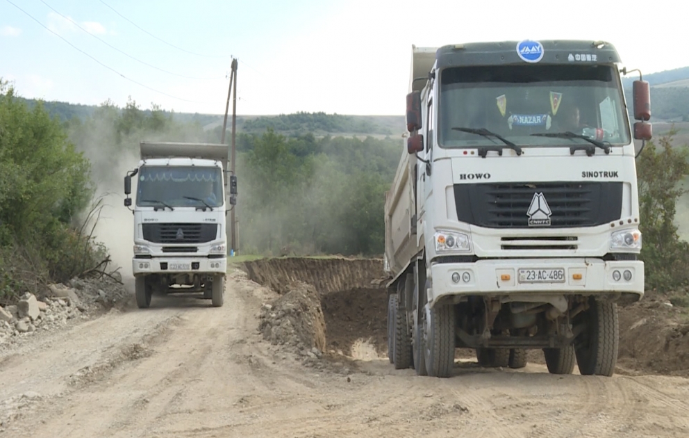 İsmayıllıda 11 yaşayış məntəqəsini birləşdirən yola ilk dəfə asfalt döşənir – kənd sakinləri dövlətimizin başçısına minnətdarlıq edirlər - FOTO  VİDEO ​