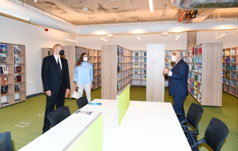 Un bâtiment reconstruit de l’UNEC rouvre ses portes Le président Ilham Aliyev et son épouse Mehriban Aliyeva prennent part à la cérémonie VIDEO