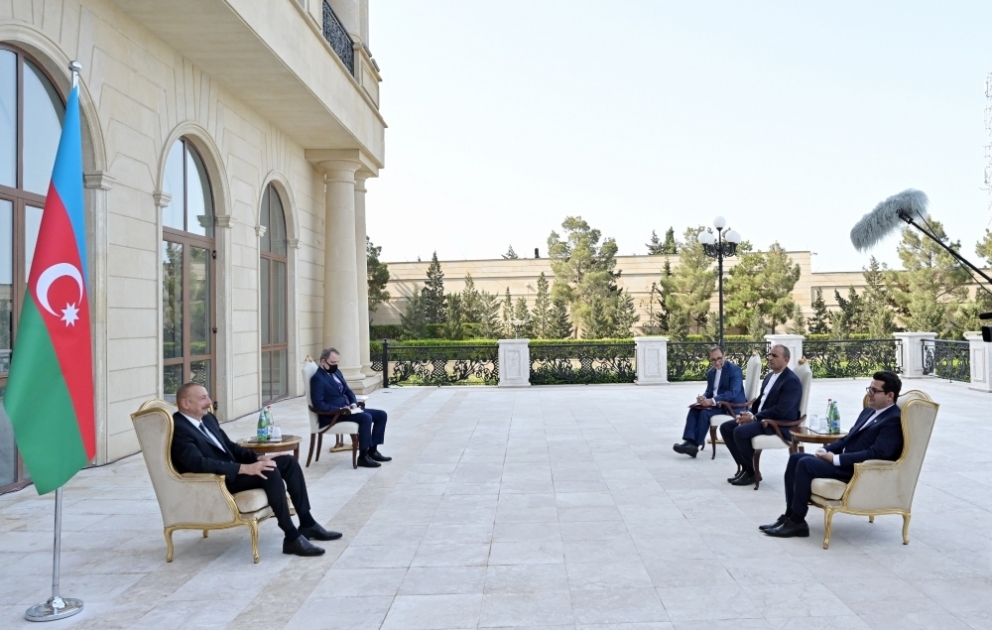 Prezident İlham Əliyev İranın Azərbaycanda yeni təyin olunmuş səfirinin etimadnaməsini qəbul edib YENİLƏNİB  VİDEO