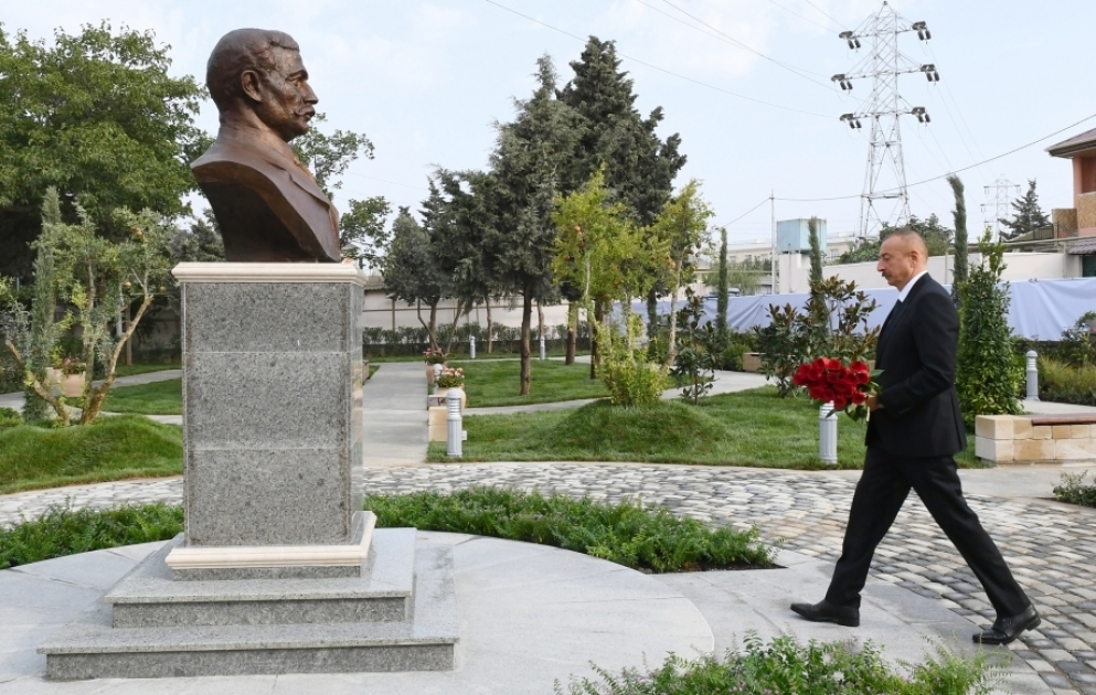 Bakının Əmircan qəsəbəsində Murtuza Muxtarov adına park istifadəyə verilib  Prezident İlham Əliyev parkda yaradılan şəraitlə tanış olub YENİLƏNİB  VİDEO