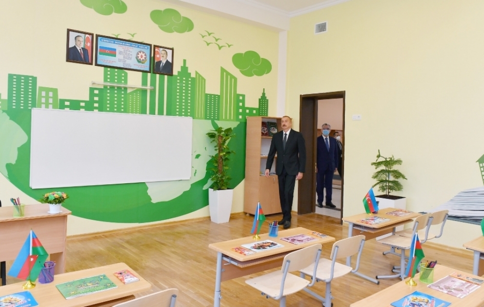 Le président de la République participe à l’inauguration de l’école №154 à Emirdjan VIDEO