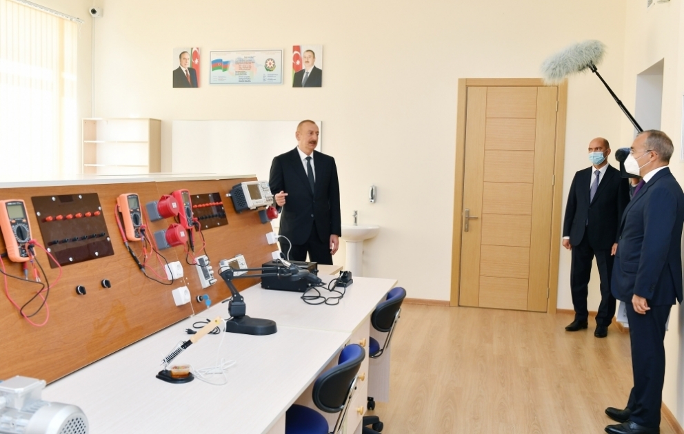 Sumgayit: Berufsbildungszentrum im Chemie-Industrie-Park eröffnet  Präsident Ilham Aliyev weiht Zentrum ein VIDEO