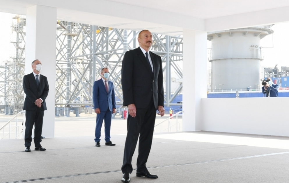 Prezident İlham Əliyev: Bu gün ölkə iqtisadiyyatının əsas hissəsi neft-qaz sektoru ilə bağlıdır və uzun illər belə olacaq VİDEO