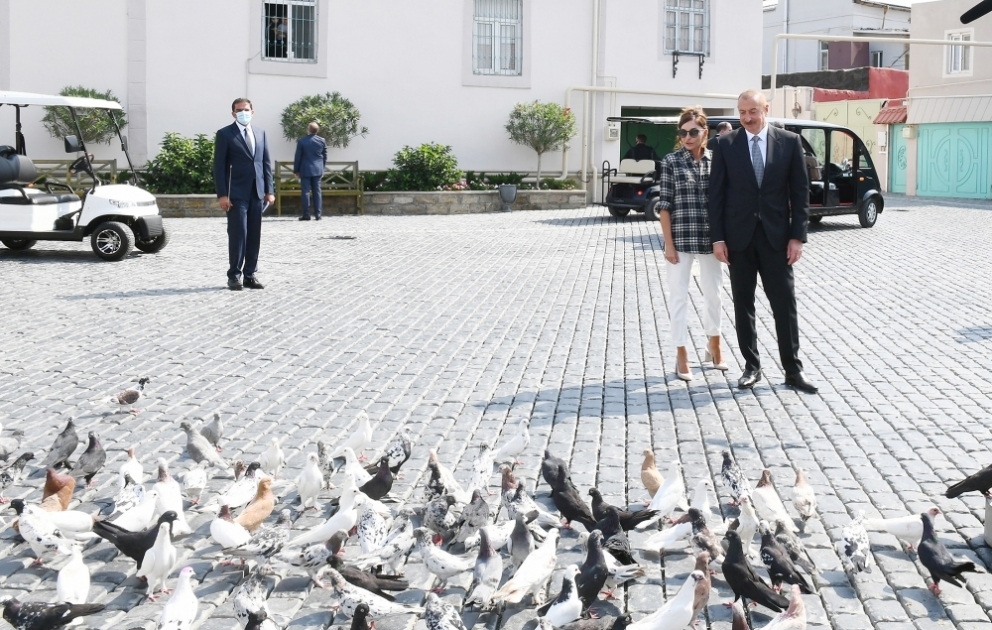 Prezident İlham Əliyev və birinci xanım Mehriban Əliyeva Balaxanı qəsəbəsində aparılan abadlıq işləri ilə tanış olublar YENİLƏNİB-2  VİDEO