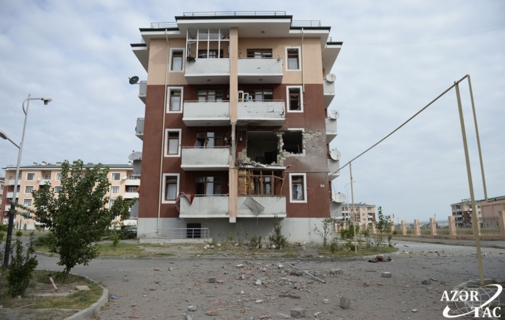 Erməni hərbçiləri məcburi köçkünlər üçün salınan yaşayış kompleksini artilleriya atəşinə tutub FOTO  VİDEO