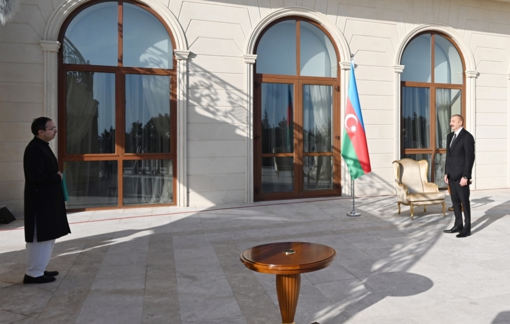 Prezident İlham Əliyev Pakistanın Azərbaycanda yeni təyin olunmuş səfirinin etimadnaməsini qəbul edib YENİLƏNİB VİDEO