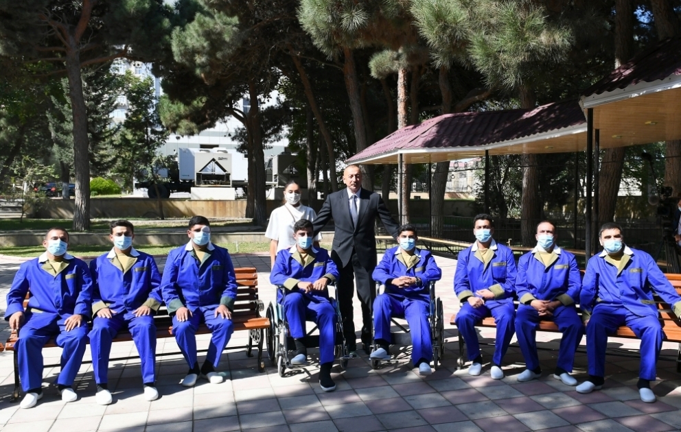 President Ilham Aliyev and first lady Mehriban Aliyeva met with wounded servicemen undergoing treatment at Central Military Clinical Hospital of Defense Ministry VIDEO
