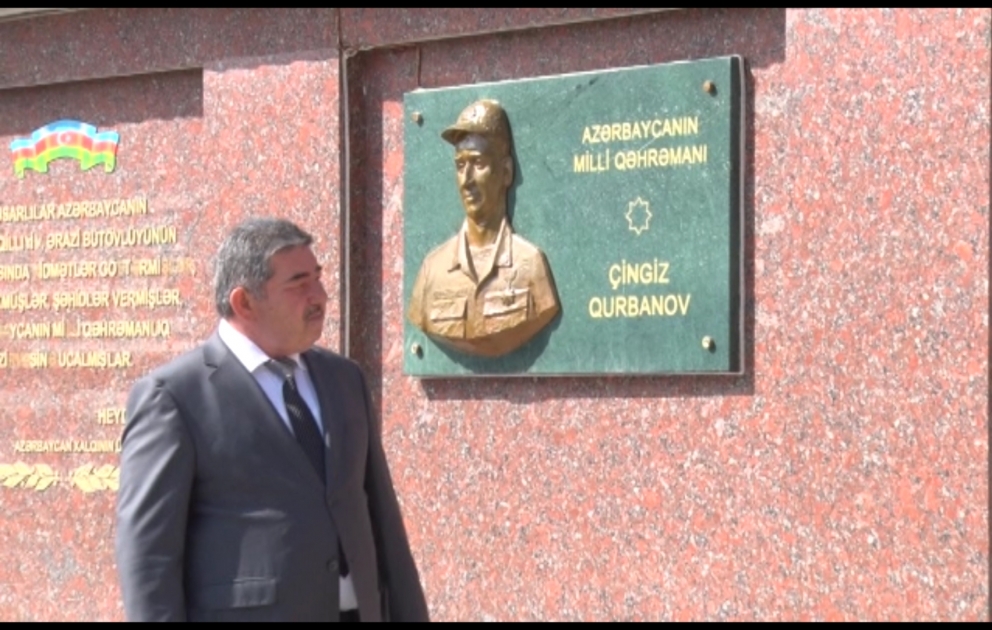 Altmış beş yaşlı qusarlı polis döyüşə yollanmaq istəyən könüllülər sırasında VİDEO