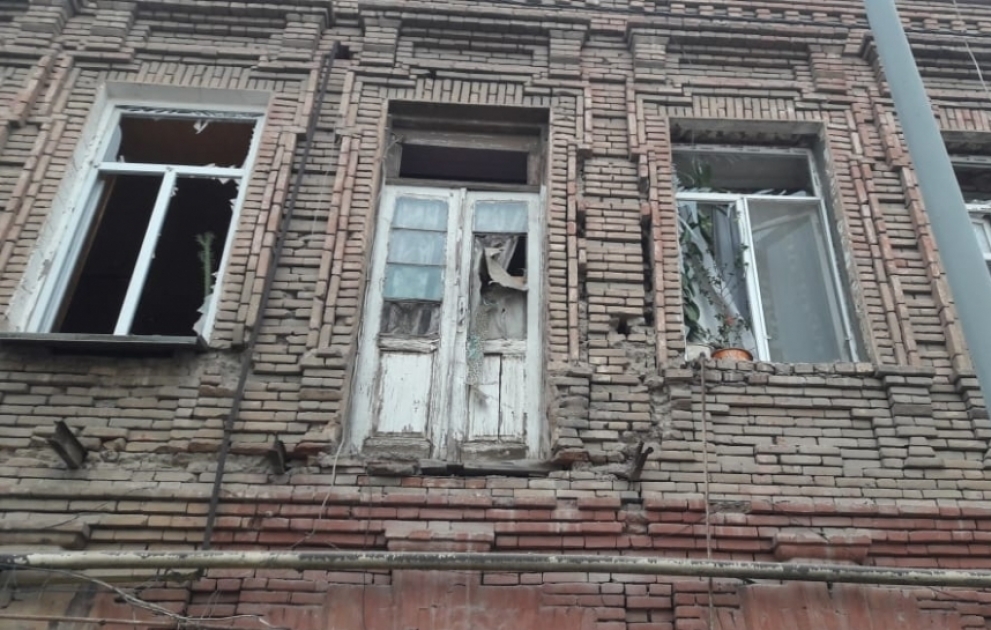 АЗЕРТАДЖ представляет видео и фотоснимки об ущербе, нанесенном мирным жителям, инфраструктуре и историческим зданиям в результате обстрела Гянджи со стороны Армении ВИДЕО