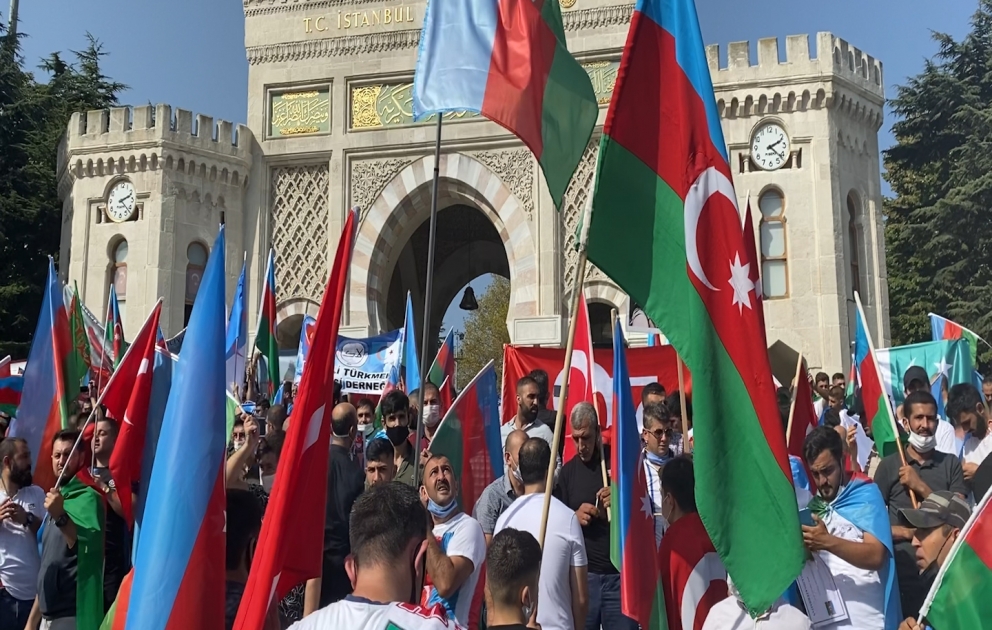 Azərbaycana dəstək məqsədilə İstanbulda möhtəşəm mitinq keçirilib VİDEO
