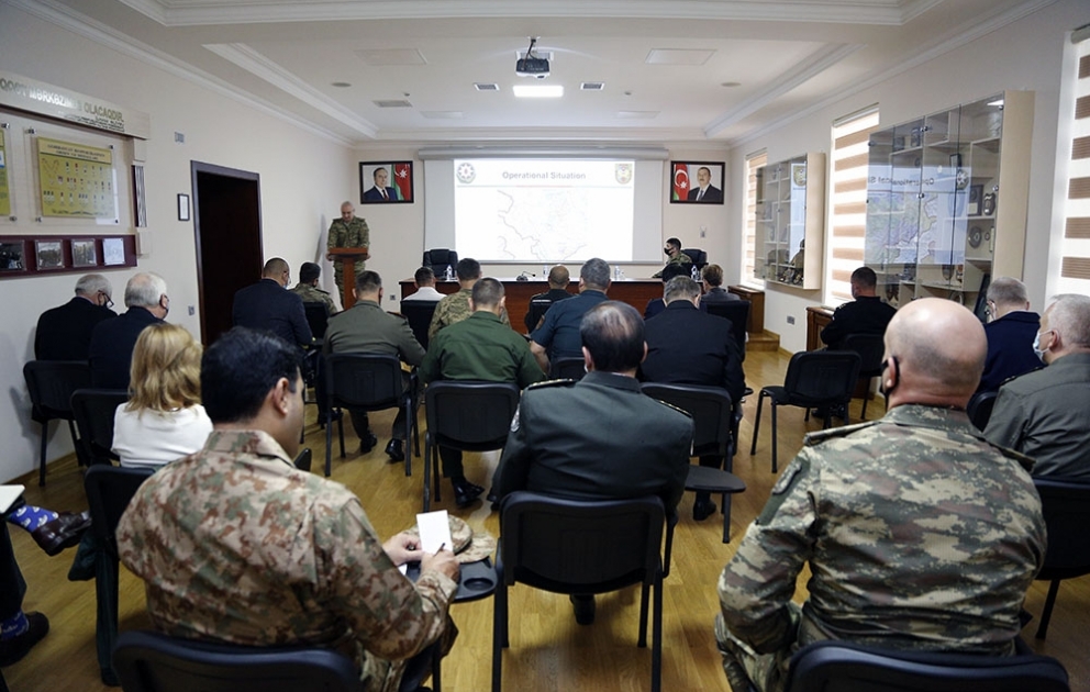 Azərbaycandakı xarici hərbi attaşelər və beynəlxalq təşkilatların nümayəndələri əməliyyat şəraiti haqqında məlumatlandırılıb VİDEO