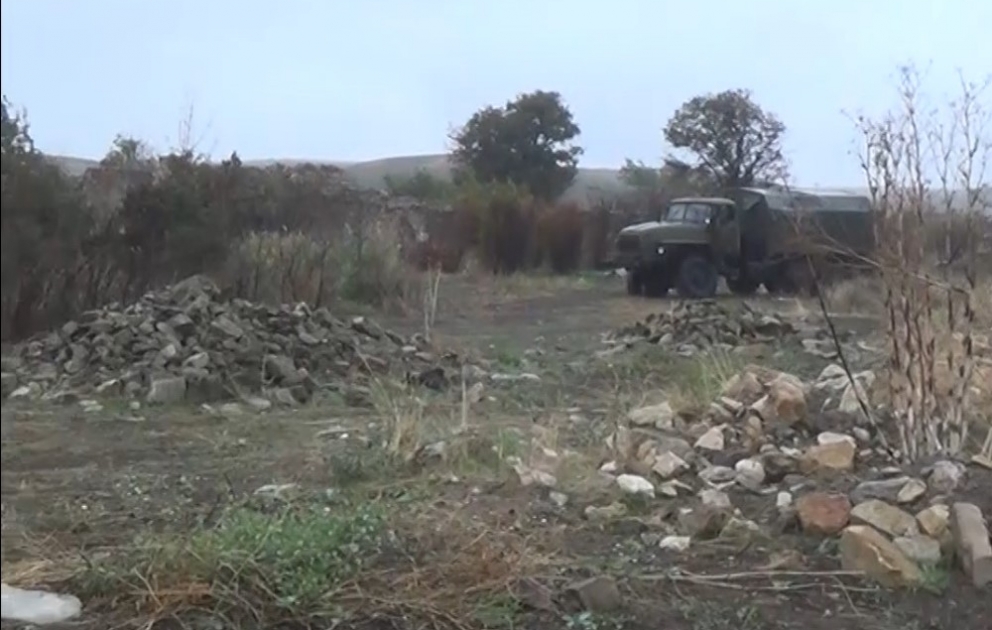 Müdafiə Nazirliyi işğaldan azad edilmiş Cəbrayıl rayonunun Çaxırlı kəndinin videogörüntülərini yayıb VİDEO