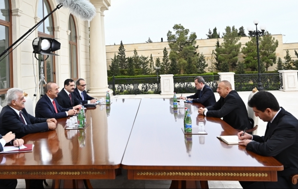 Le président Ilham Aliyev reçoit une délégation menée par le ministre turc des Affaires étrangères VIDEO