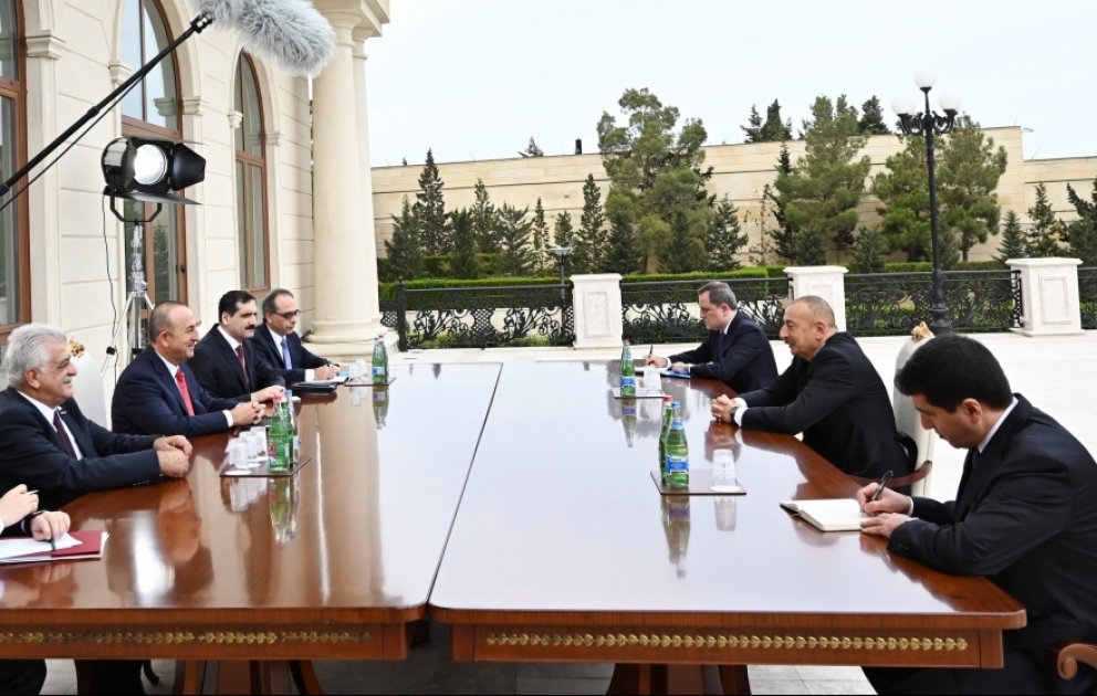 Staatspräsident Ilham Aliyev empfängt türkische Delegation VIDEO