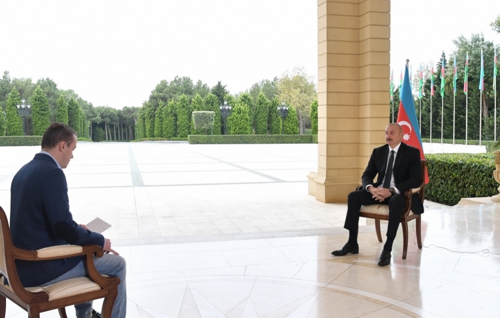 Le président Ilham Aliyev accorde une interview à la chaîne de télévision Perviy Kanal VIDEO