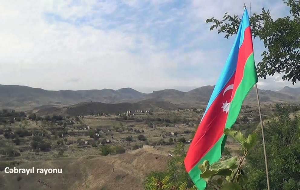 Cəbrayıl rayonunun işğaldan azad olunan ərazilərində Azərbaycan Bayrağı dalğalanır VİDEO
