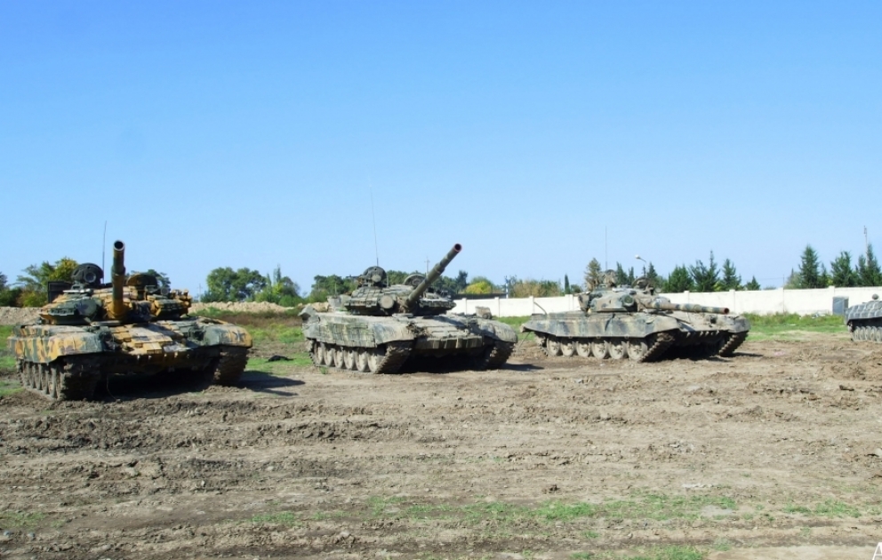 Ermənistan silahlı qüvvələrinin xeyli sayda tank və PDM-ləri ələ keçirilib  FOTO VİDEO
