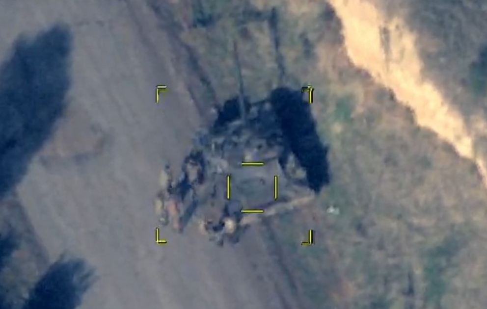 Düşmənin daha bir zirehli tank bölməsi Azərbaycan Ordusunun bölmələri tərəfindən darmadağın edilib VİDEO