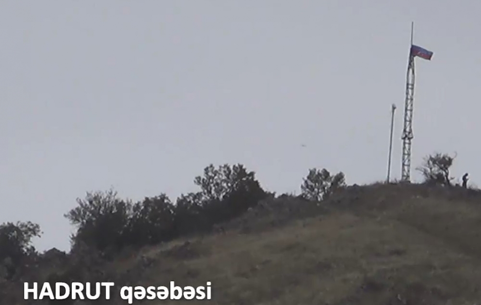 Verteidigungsministerium veröffentlicht Videoaufnahmen aus Siedlung Hadrut, die aus armenischer Okkupation befreit ist VIDEO