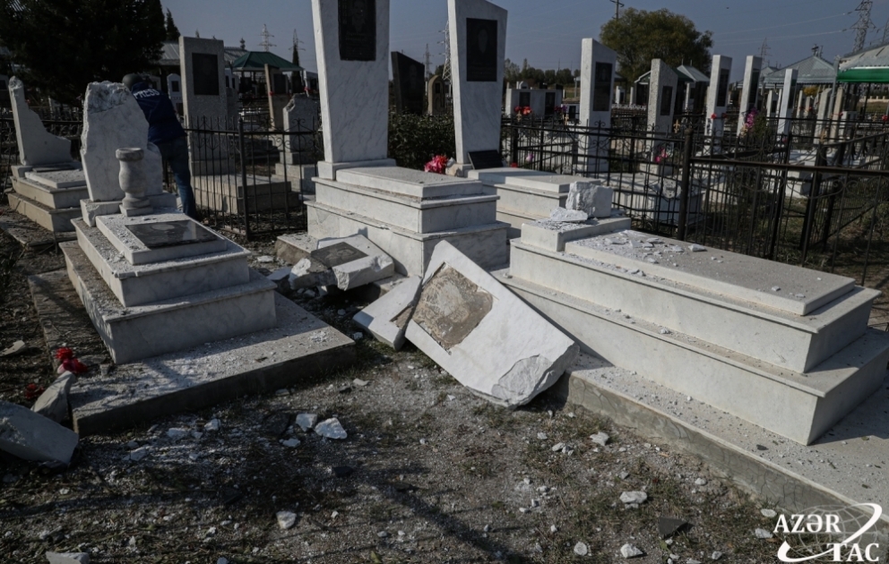 В Тертере во время похорон на кладбище упал снаряд, среди мирного населения есть погибшие и раненные  ОБНОВЛЕНО  ВИДЕО