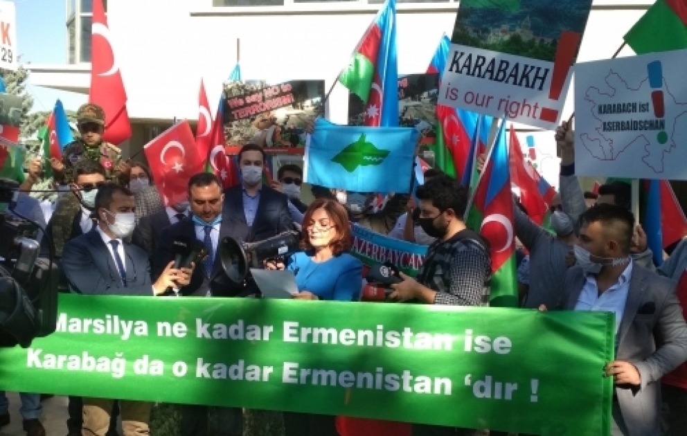 Fransanın Ankaradakı səfirliyinin qarşısında Azərbaycana dəstək aksiyası keçirilib VİDEO