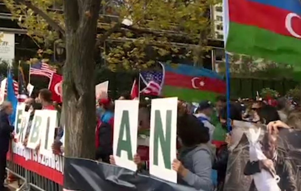 BMT-nin baş qərargahının binası qarşısında Ermənistanın Azərbaycana qarşı təcavüzü ilə bağlı etiraz aksiyası keçirilib VİDEO