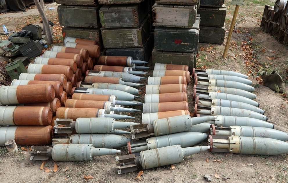 Feindliche militärische Ausrüstung und Waffen beschlagnahmt VIDEO