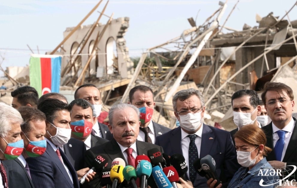 Mustafa Şentop: Mülki şəxsləri və yaşayış məntəqələrini bombalayan Ermənistan müharibə cinayəti törədir VİDEO