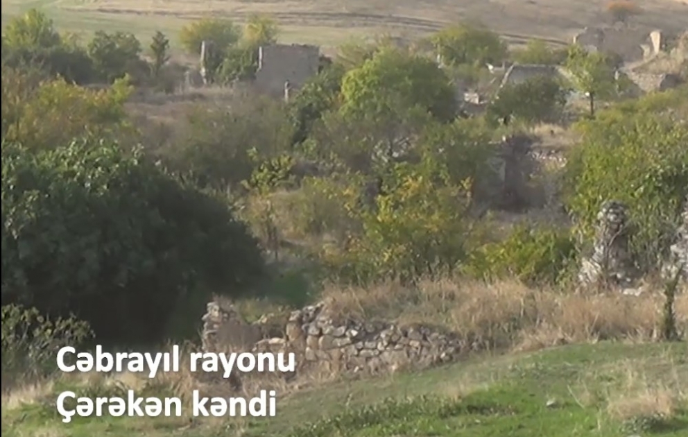 Verteidigungsministerium veröffentlicht Videoaufnahmen aus Dorf Charakan in Region Jabrayil, das aus armenischer Okkupation befreit ist VIDEO