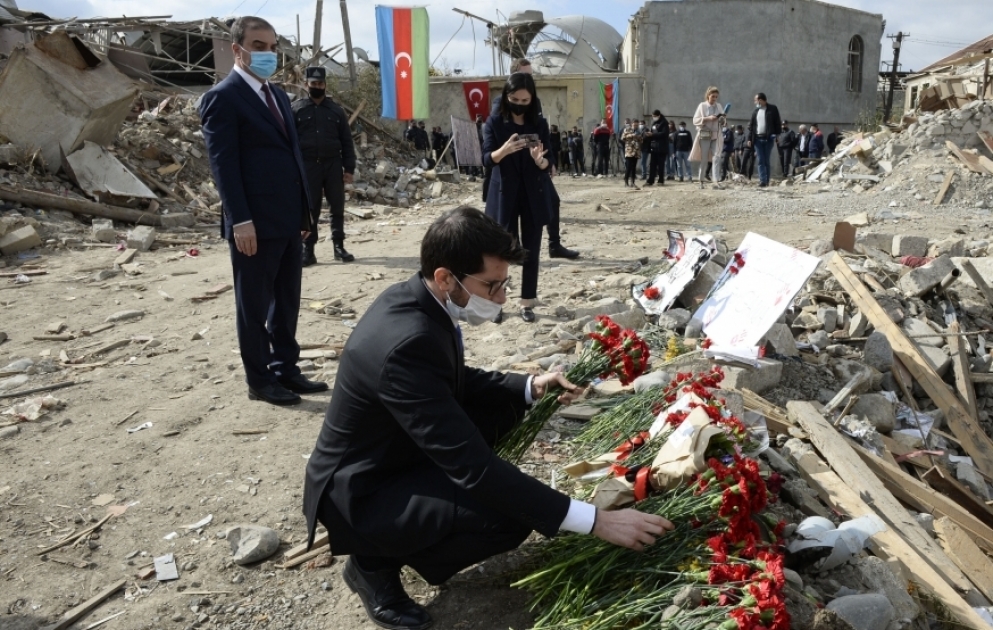 İsrailin səfiri Gəncədə erməni terrorunun acı nəticələrinə şahidlik edib VİDEO