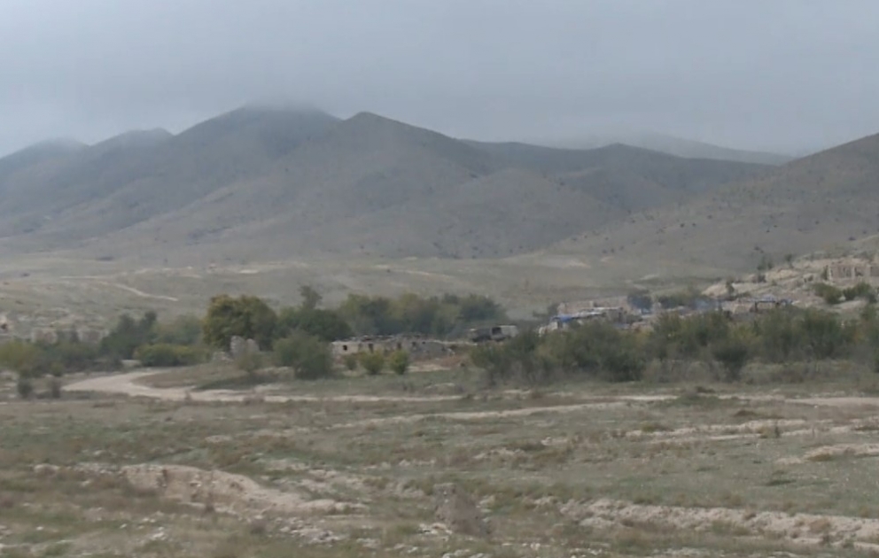 Verteidigungsministerium veröffentlicht Videoaufnahmen aus Dorf Minbaschili in Region Jabrayil, das aus armenischer Okkupation befreit ist VIDEO