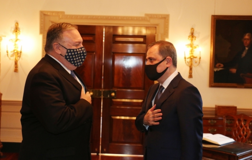 Le chef de la dpilomatie azerbaïdjanaise Djeyhoun Baïramov rencontre le secrétaire d’Etat américain Mike Pompeo VIDEO