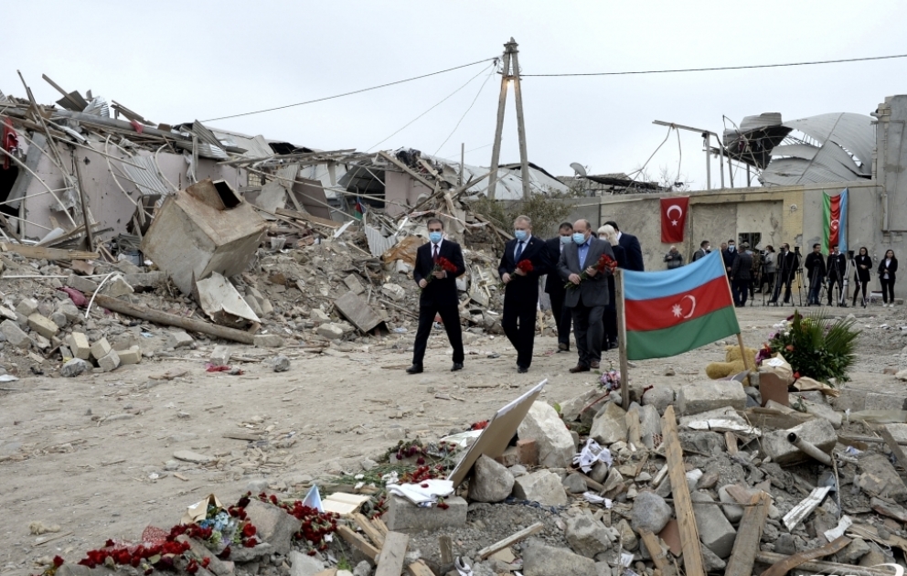 Belarus ambassador to Azerbaijan visits Ganja to see Armenian atrocities VIDEO