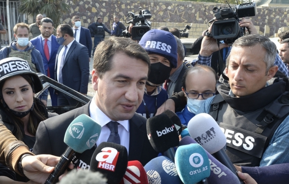 Hikmet Hadjiyev : L’armée azerbaïdjanaise donne une réponse digne à l’ennemi VIDEO
