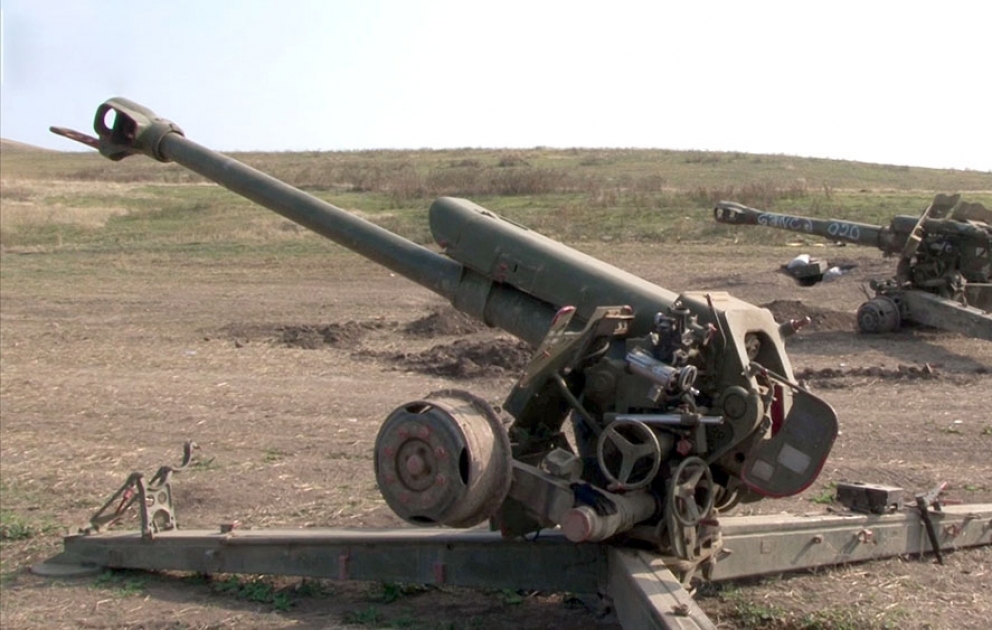 Armenische Einheiten lassen ihre Militärtechniken und Kriegswaffen auf dem Schlachtfeld fallen VIDEO