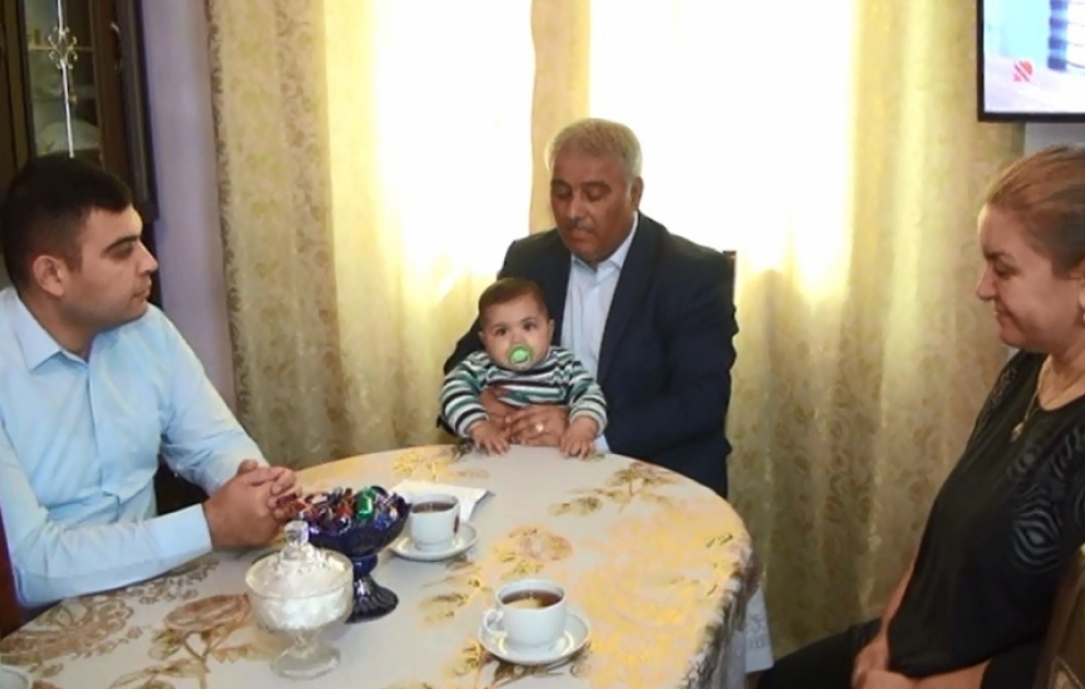 Daş Veysəlli sakini: Kəndimizi tərk edəndə övladımı qucağımda gətirmişdim, indi isə körpə nəvəmlə qayıdacağam VİDEO