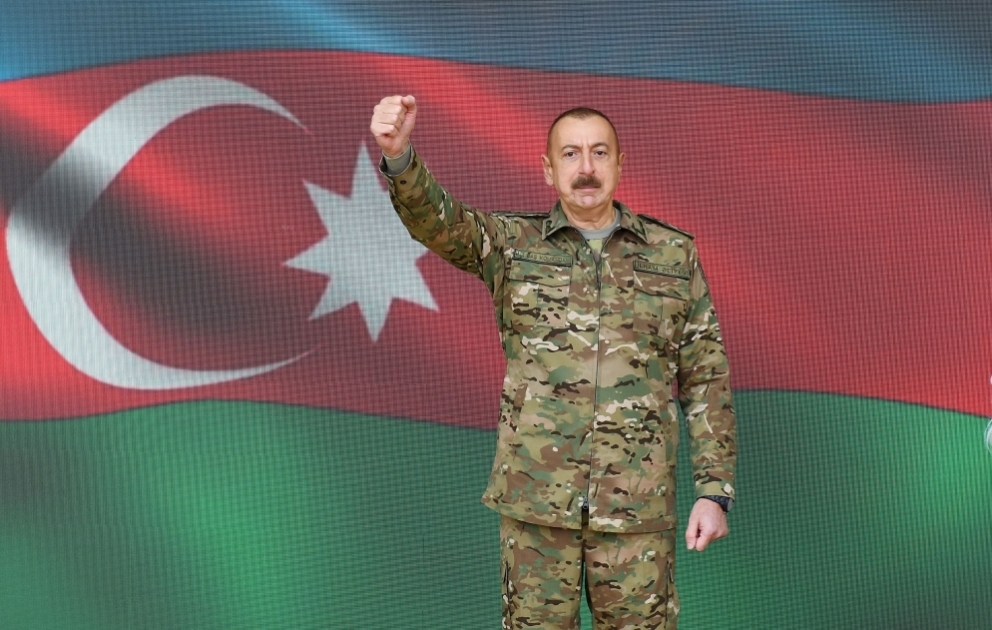 Azərbaycan Prezidenti İlham Əliyev və birinci xanım Mehriban Əliyeva Fəxri xiyabanda və Şəhidlər xiyabanında olublar Dövlətimizin başçısı, Müzəffər Ali Baş Komandan Şəhidlər xiyabanında Azərbaycan xalqına müraciət edib YENİLƏNİB VİDEO