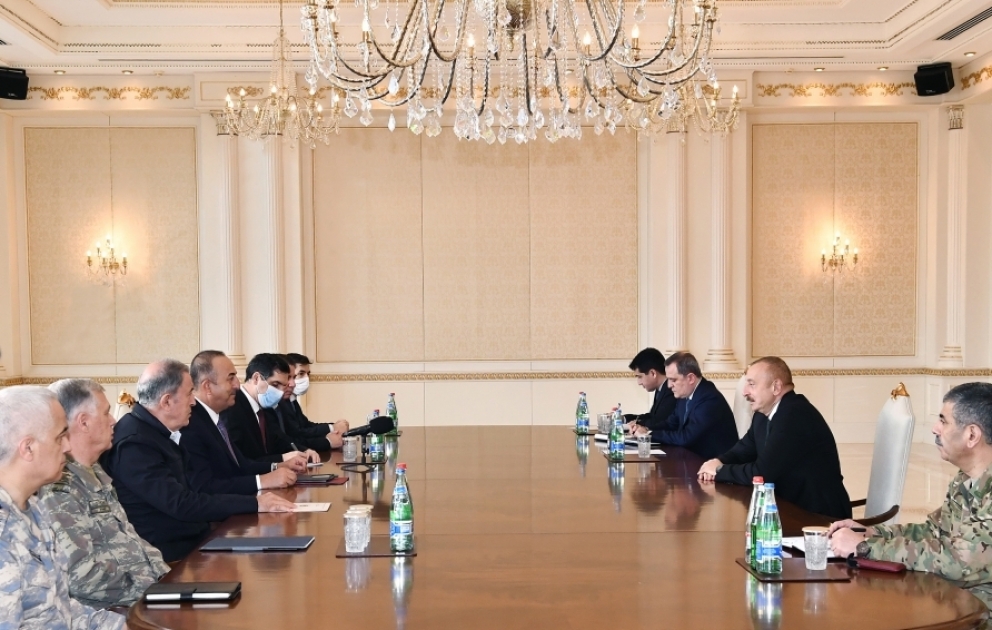 Prezident İlham Əliyev Türkiyənin xarici işlər və milli müdafiə nazirlərini qəbul edib YENİLƏNİB VİDEO