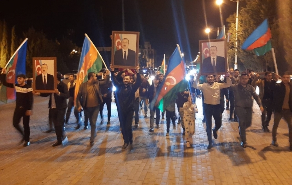 Yevlaxlılar Şuşanın azad olunmasını böyük sevinc və qürur hissi ilə qeyd ediblər VİDEO
