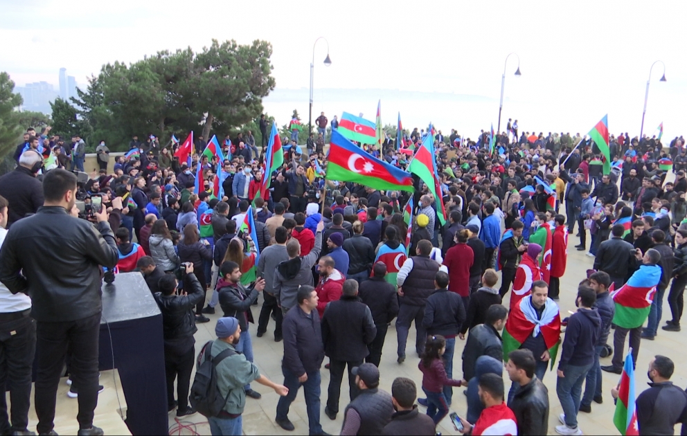 Azərbaycan xalqı şanlı qələbəmizi bayram edir FOTOREPORTAJ VİDEO
