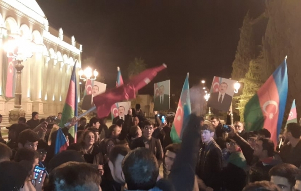 Yevlaxlılar tarixi qələbənin sevincini yaşayırlar FOTO VİDEO