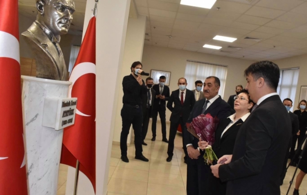 Kiyevdə Azərbaycanın Türkiyəyə hədiyyə etdiyi Atatürkün büstünün açılış mərasimi keçirilib VİDEO