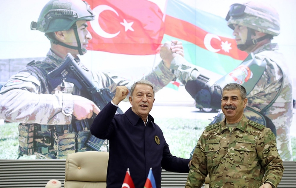 Verteidigungsminister Aserbaidschans trifft türkischen nationalen Verteidigungsminister VIDEO