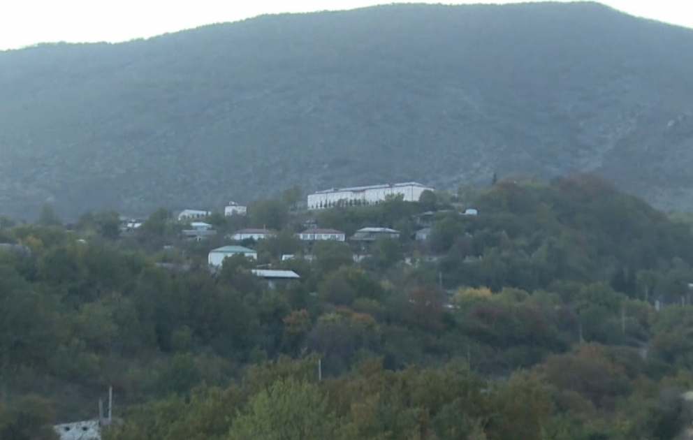 Verteidigungsministerium veröffentlicht Videoreportage aus befreiten Dörfern Asych, Akaku und Agbulag in der Region Khojavend VIDEO